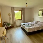 Vila Edengard, Next To