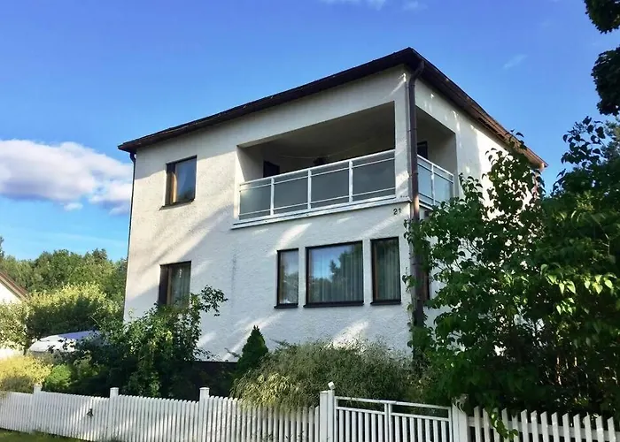 וילה Edengard, Next To